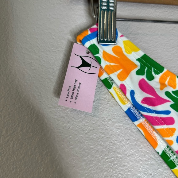 New Wild Fable S (4-6)Colorful Floral Bikini Bottom Low Rise, Ultra High - Picture 4 of 9